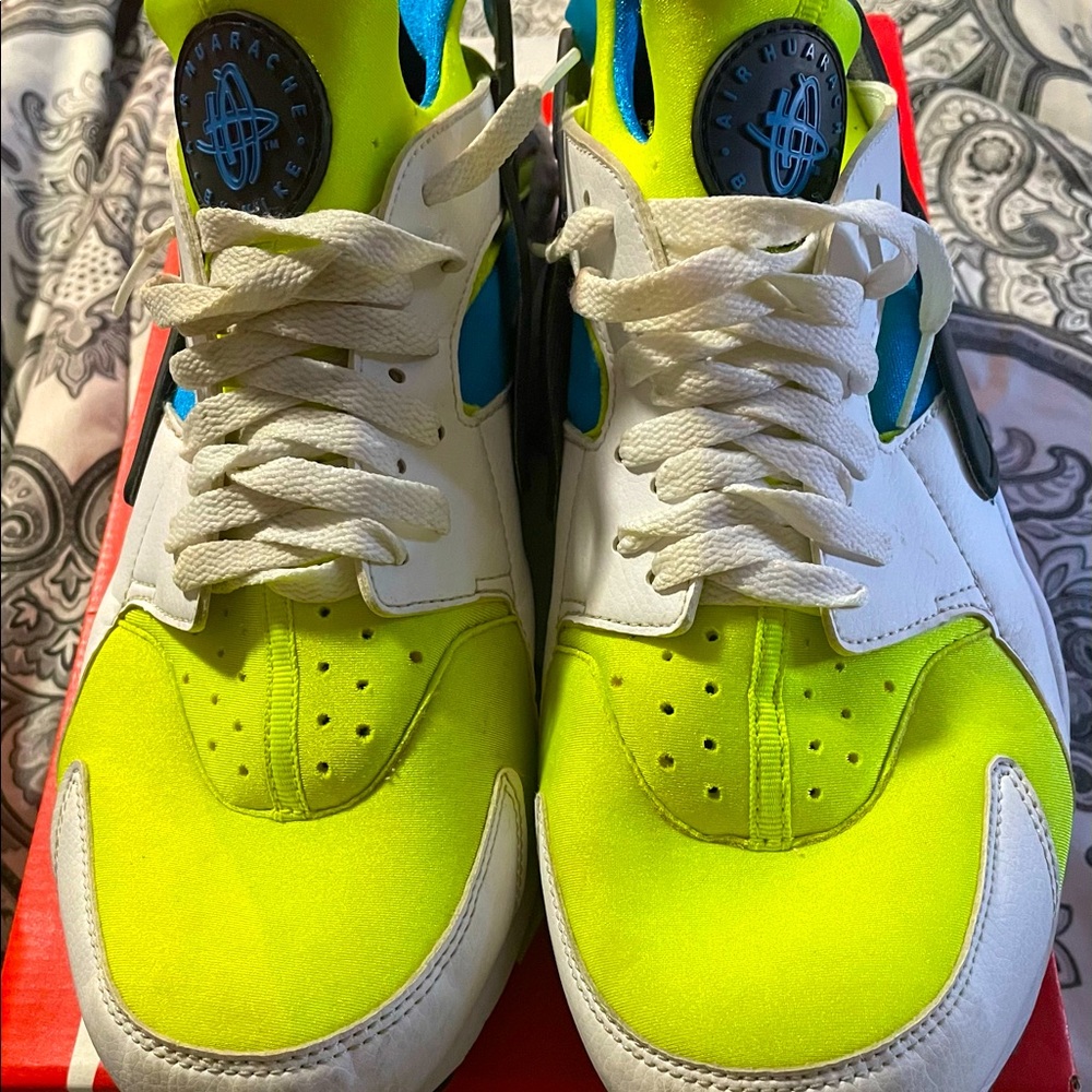 Nike Shoes Nike Huarache Color Blue/Yellow
Size 13 
Good condition 
$50